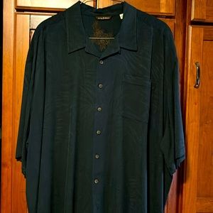 Tommy Bahama men’s 5XB short sleeve button down shirt.  Black.